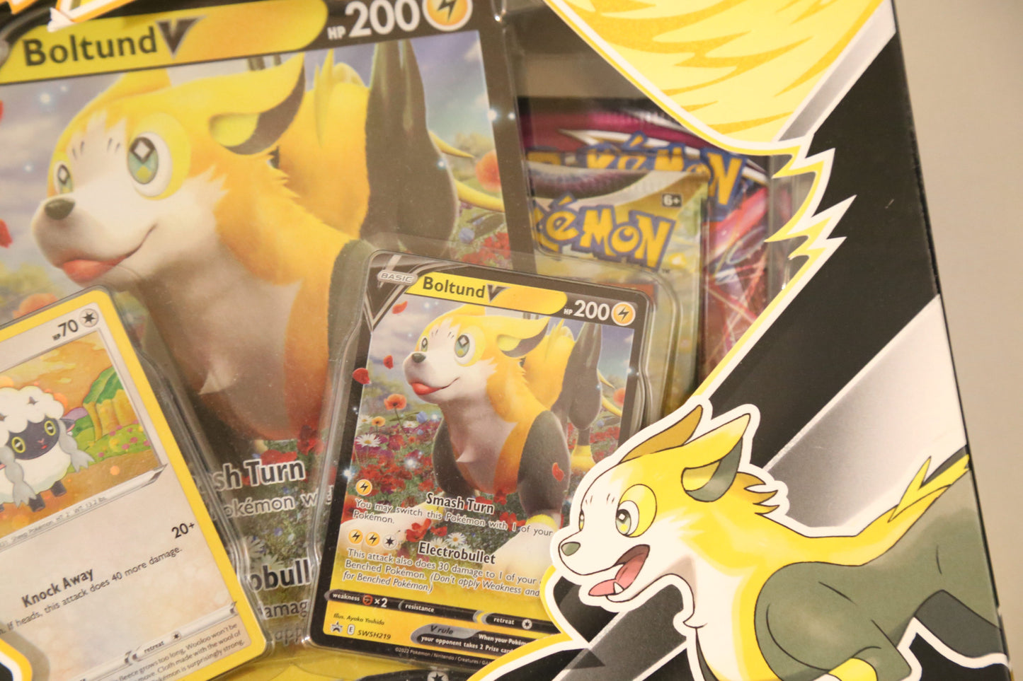 Pokemon TCG: Boltund V Box | Factory Sealed | 4 Booster Packs (1 Evolving Skies)+ Promo Cards