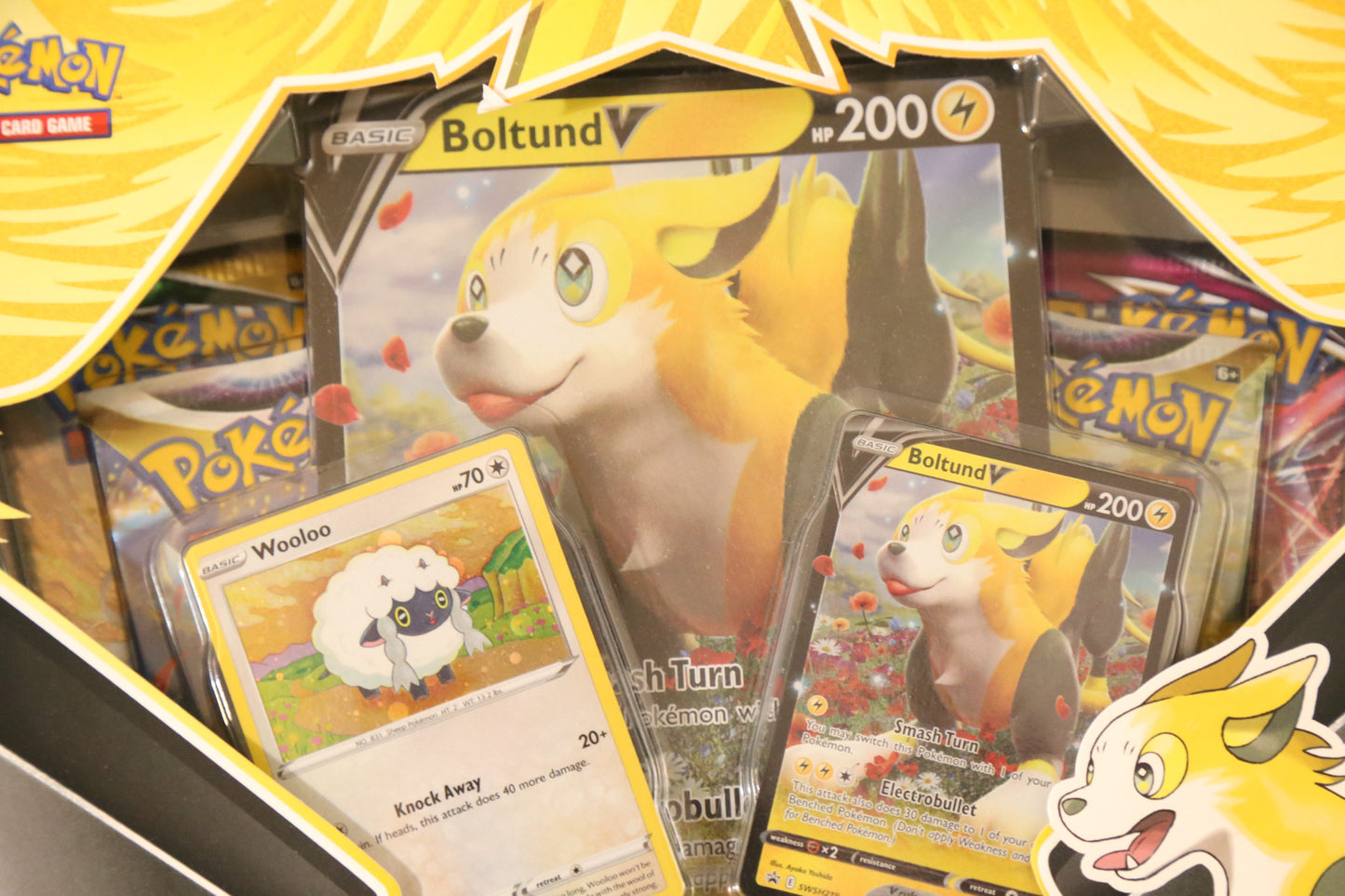 Pokemon TCG: Boltund V Box | Factory Sealed | 4 Booster Packs (1 Evolving Skies)+ Promo Cards